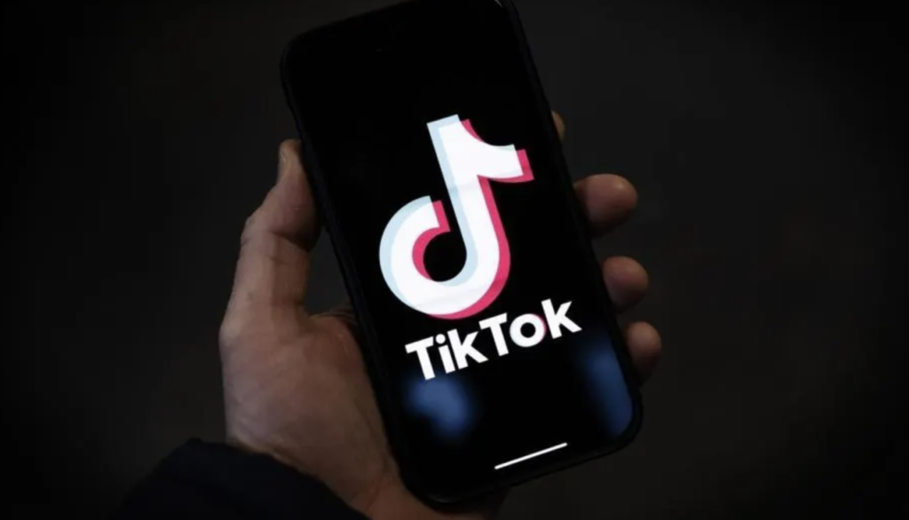 Polonia lidera la lucha contra la desinformación en línea: acusa a TikTok de ser un canal para la propaganda rusa y exige una investigación urgente.