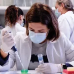 Investigadores de EU reflexionan sobre cómo los recortes científicos de 2025 cambiaron sus vidas