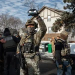 ICE no solo parece y actúa como una fuerza paramilitar, lo es, y eso hace que sea más difícil de controlar